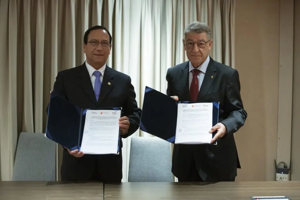 Cayetano Heredia firma convenio de doble t&iacute;tulo en Medicina Veterinaria y Zootecnia con CESPU